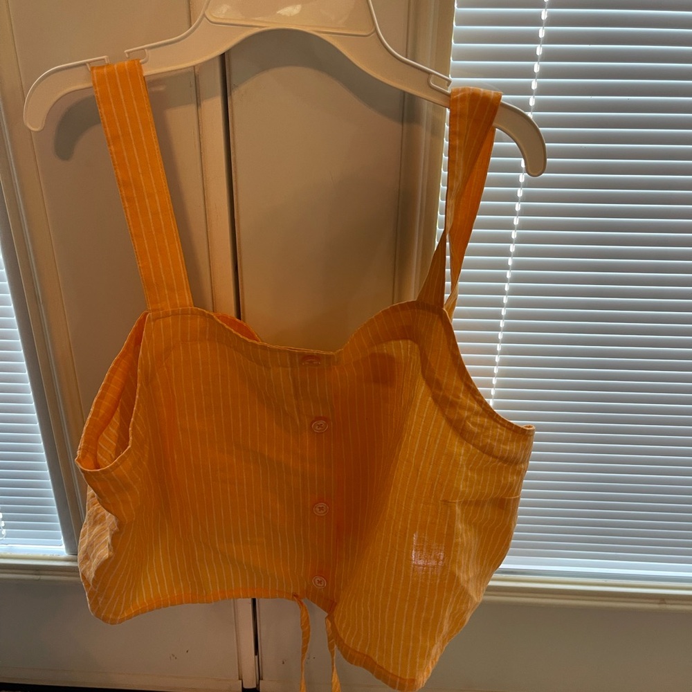 women’s crop tank top